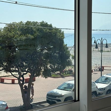 Appartamento Aria Del Mare Вентімілья Екстер'єр фото