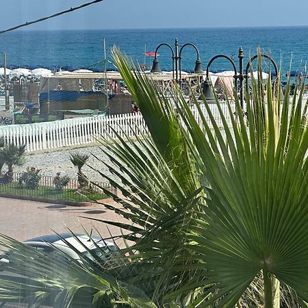 Appartamento Aria Del Mare Вентімілья Екстер'єр фото