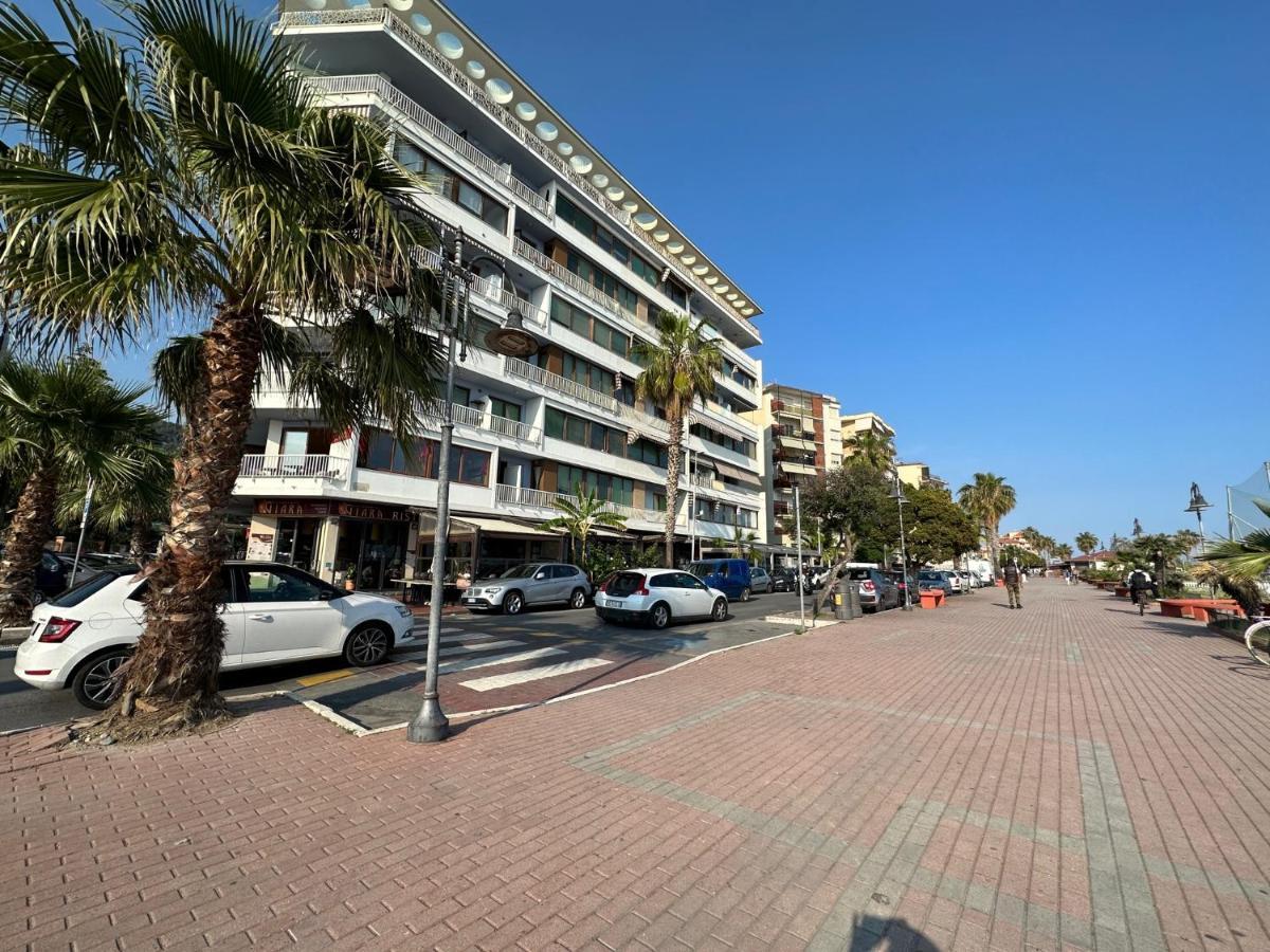 Appartamento Aria Del Mare Вентімілья Екстер'єр фото